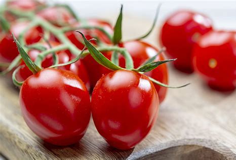 TOMATES
